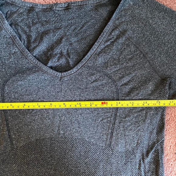 Lululemon short sleeve top - Picture 3 of 5